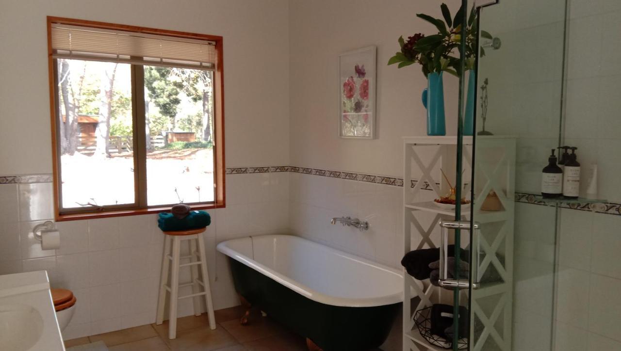 Appartamento Rose & Stream Retreat Waikuku Esterno foto